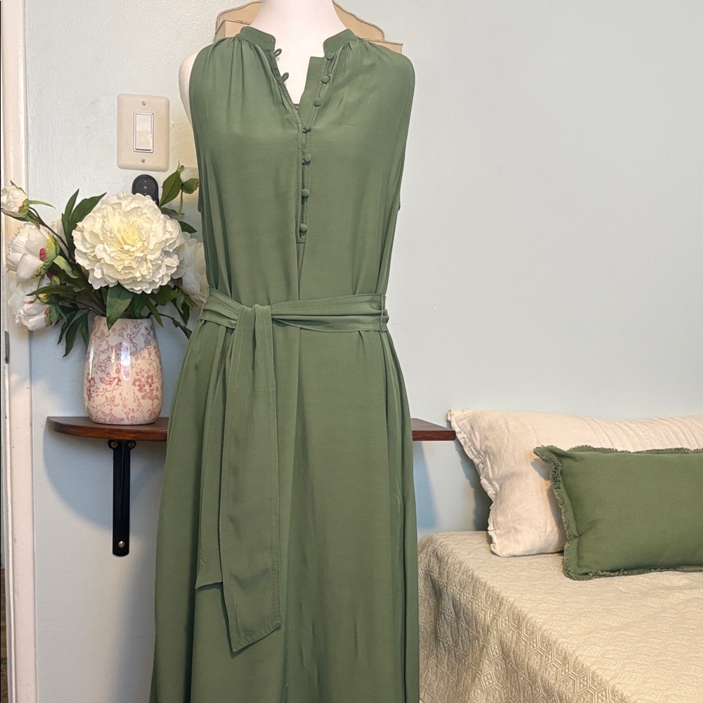 Ann Taylor Sleeveless Green Belted Dress